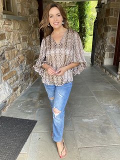 Lisa Robertson feet photo thumbnail