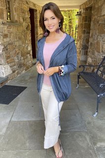 Lisa Robertson feet photo thumbnail