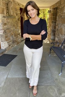 Lisa Robertson feet photo thumbnail