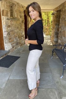 Lisa Robertson feet photo thumbnail