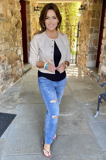 Lisa Robertson feet photo thumbnail