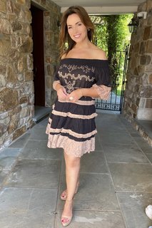 Lisa Robertson feet photo thumbnail