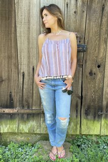 Lisa Robertson feet photo thumbnail