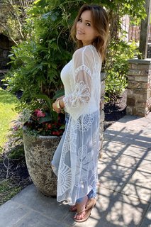 Lisa Robertson feet photo thumbnail