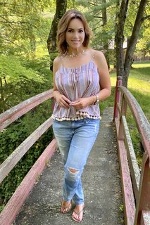 Lisa Robertson feet photo thumbnail