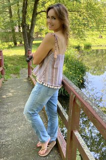 Lisa Robertson feet photo thumbnail
