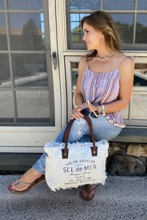Lisa Robertson feet photo thumbnail