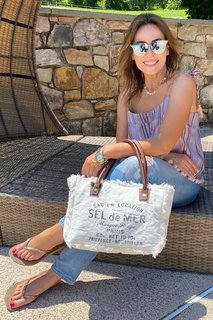 Lisa Robertson feet photo thumbnail