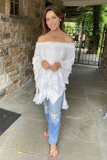 Lisa Robertson feet photo thumbnail