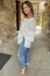 Lisa Robertson feet photo thumbnail