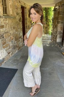 Lisa Robertson feet photo thumbnail