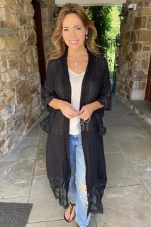 Lisa Robertson feet photo thumbnail