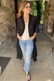 Lisa Robertson feet photo thumbnail