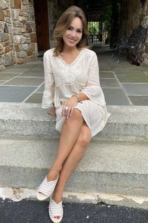 Lisa Robertson feet photo thumbnail