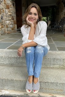 Lisa Robertson feet photo thumbnail