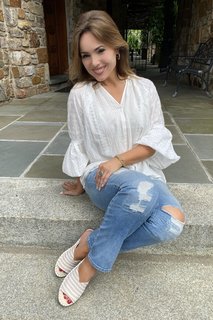 Lisa Robertson feet photo thumbnail