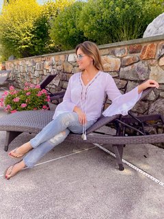 Lisa Robertson feet photo thumbnail