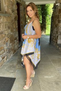 Lisa Robertson feet photo thumbnail