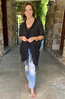 Lisa Robertson feet photo thumbnail