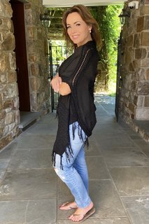Lisa Robertson feet photo thumbnail
