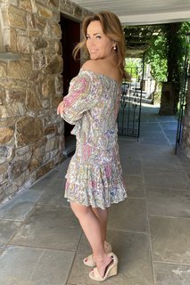 Lisa Robertson feet photo thumbnail