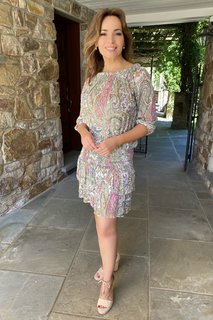 Lisa Robertson feet photo thumbnail