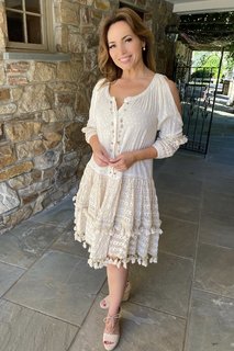 Lisa Robertson feet photo thumbnail