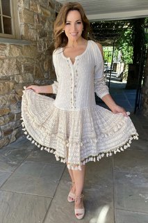 Lisa Robertson feet photo thumbnail
