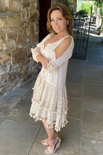 Lisa Robertson feet photo thumbnail