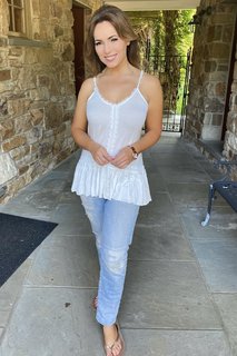 Lisa Robertson feet photo thumbnail