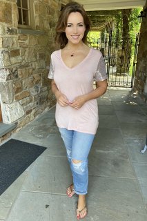 Lisa Robertson feet photo thumbnail