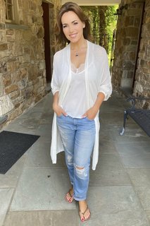 Lisa Robertson feet photo thumbnail