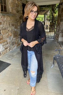 Lisa Robertson feet photo thumbnail
