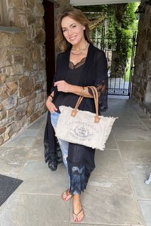 Lisa Robertson feet photo thumbnail