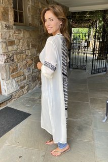 Lisa Robertson feet photo thumbnail