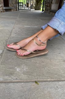 Lisa Robertson feet photo thumbnail