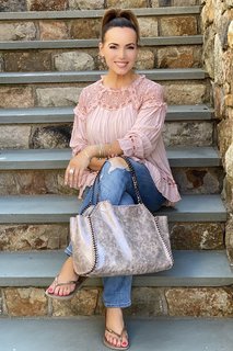 Lisa Robertson feet photo thumbnail