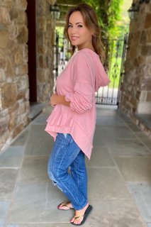 Lisa Robertson feet photo thumbnail