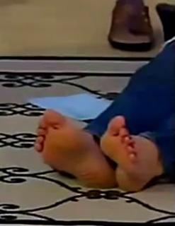 Lisa Robertson feet photo thumbnail