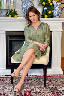 Lisa Robertson feet photo thumbnail