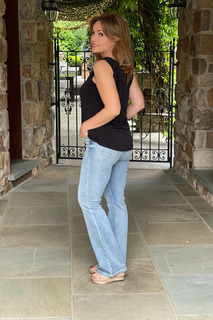 Lisa Robertson feet photo thumbnail