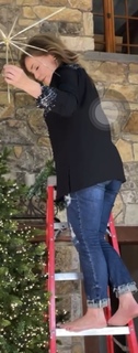 Lisa Robertson feet photo thumbnail