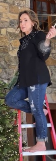 Lisa Robertson feet photo thumbnail