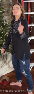 Lisa Robertson feet photo thumbnail