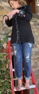 Lisa Robertson feet photo thumbnail