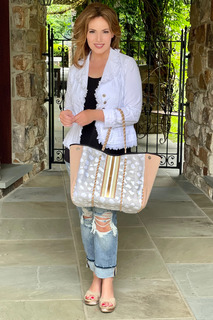 Lisa Robertson feet photo thumbnail