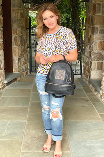 Lisa Robertson feet photo thumbnail