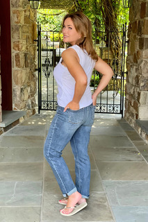 Lisa Robertson feet photo thumbnail