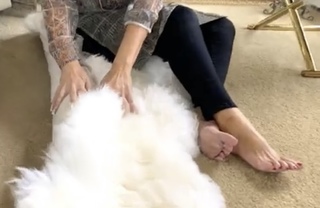 Lisa Robertson feet photo thumbnail