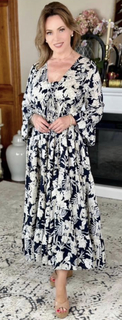 Lisa Robertson feet photo thumbnail